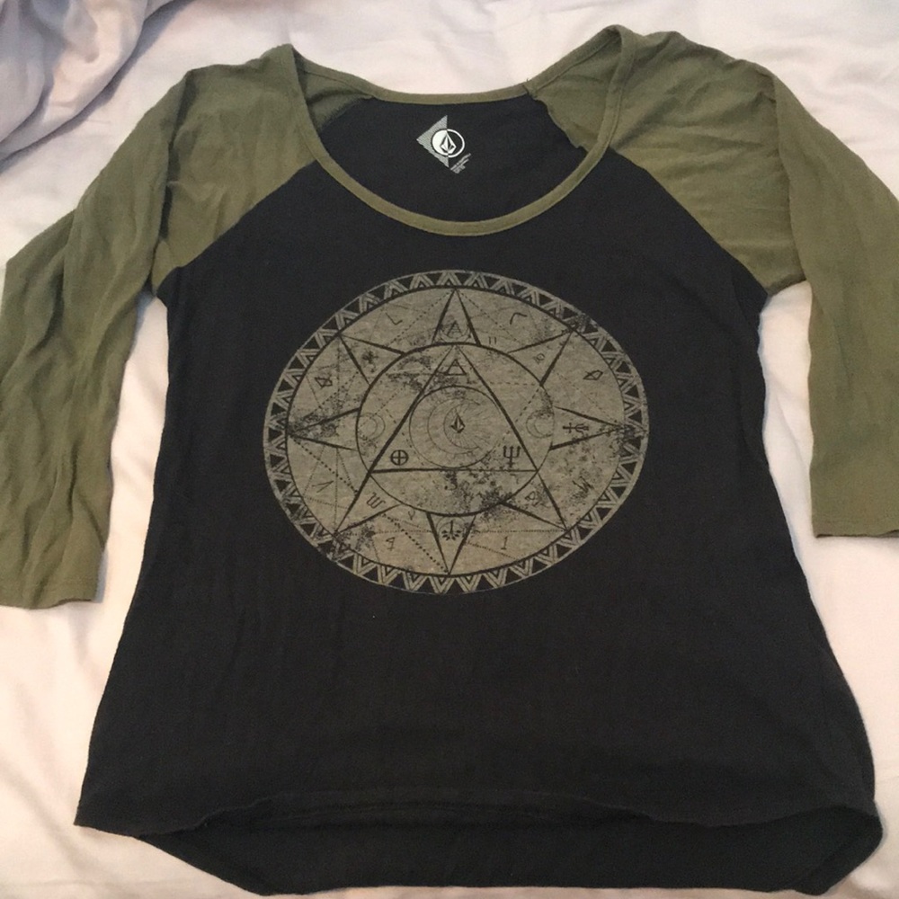 ⭐️SOLD⭐️ Witchy black and green baseball tee